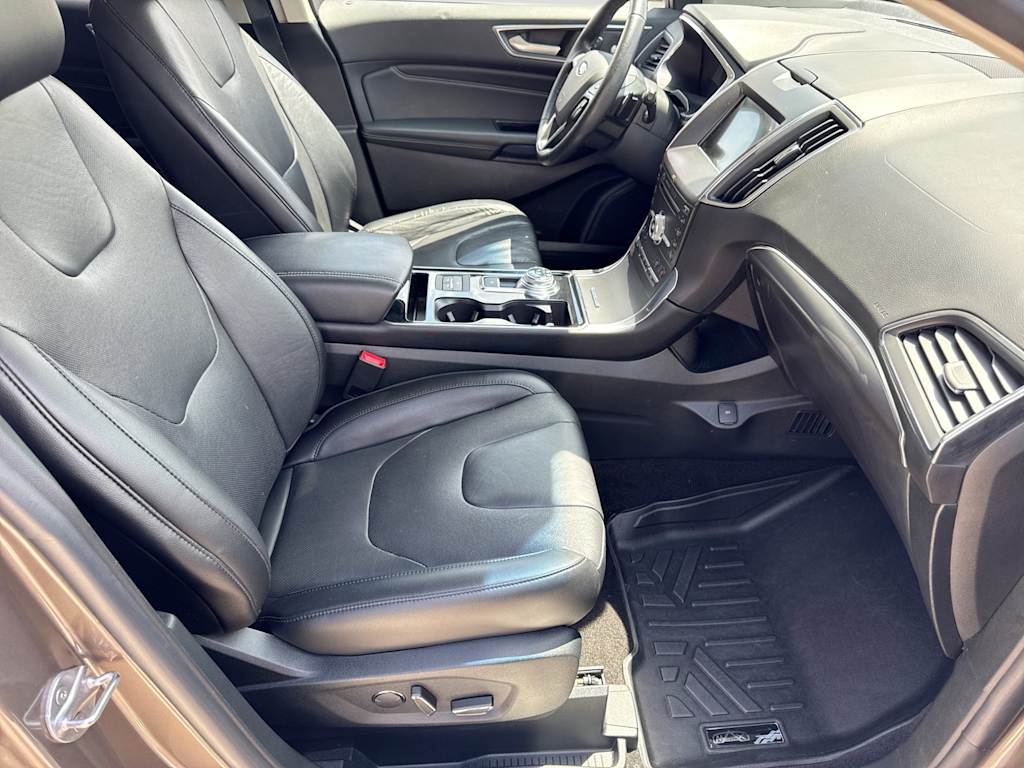 Thumbnail: 2019 Ford Edge - 10