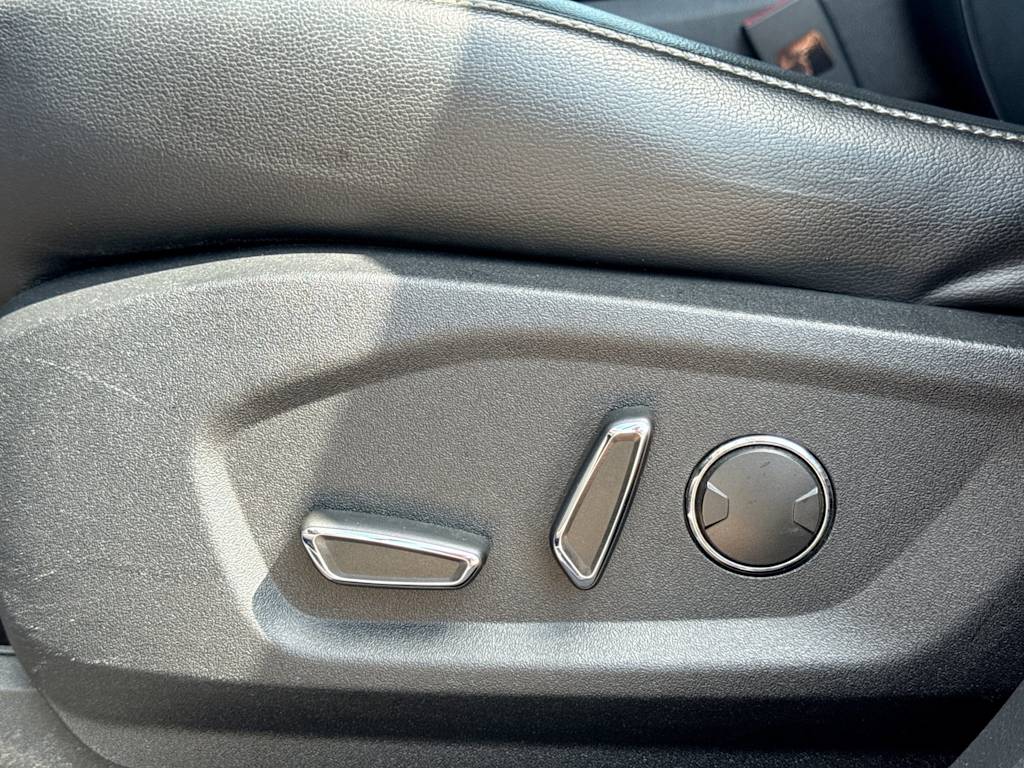 Thumbnail: 2015 Ford Edge - 26