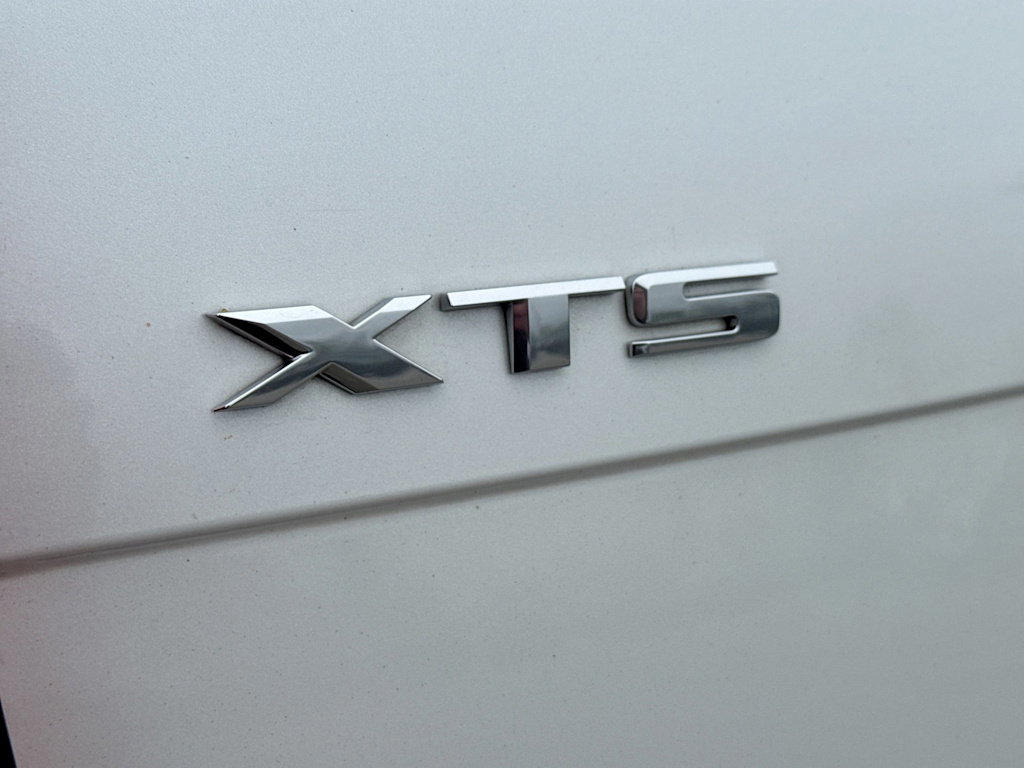 Thumbnail: 2016 Cadillac XTS - 23