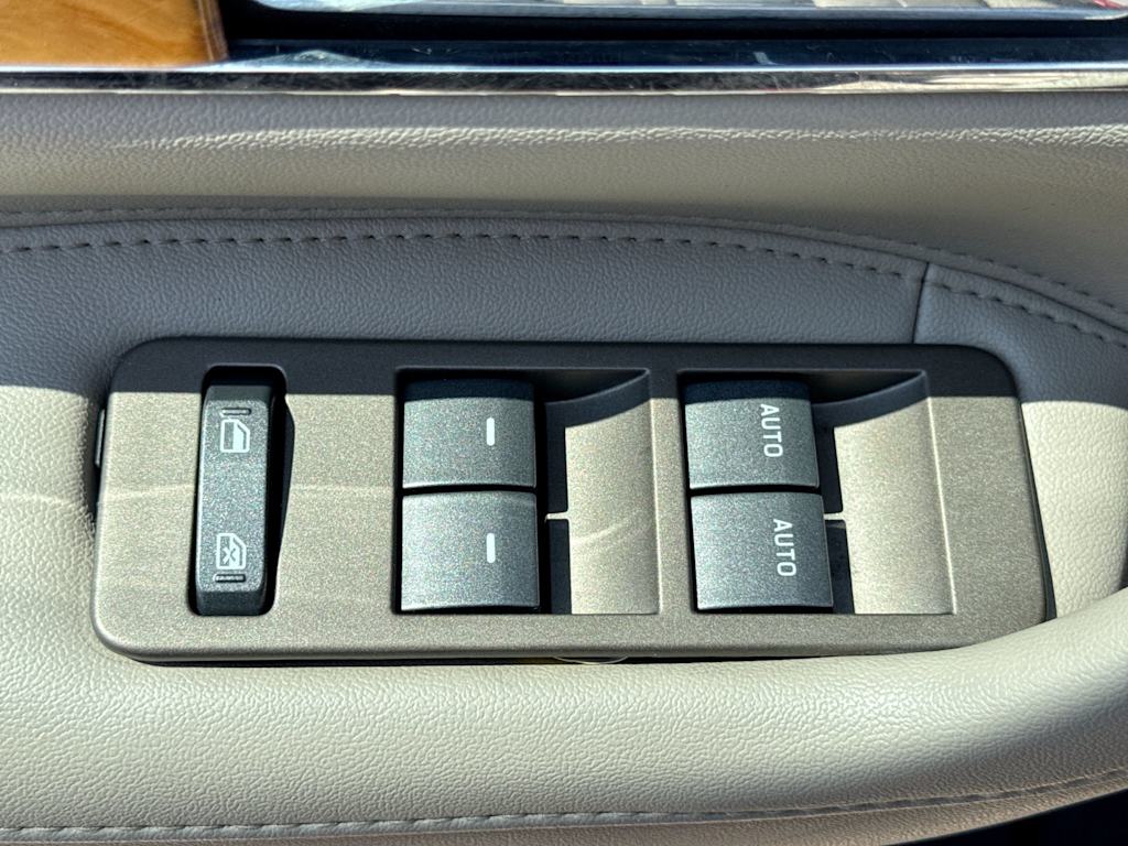 Thumbnail: 2015 Lincoln MKX - 25