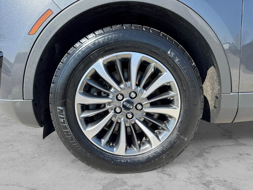 Thumbnail: 2019 Lincoln Nautilus - 18