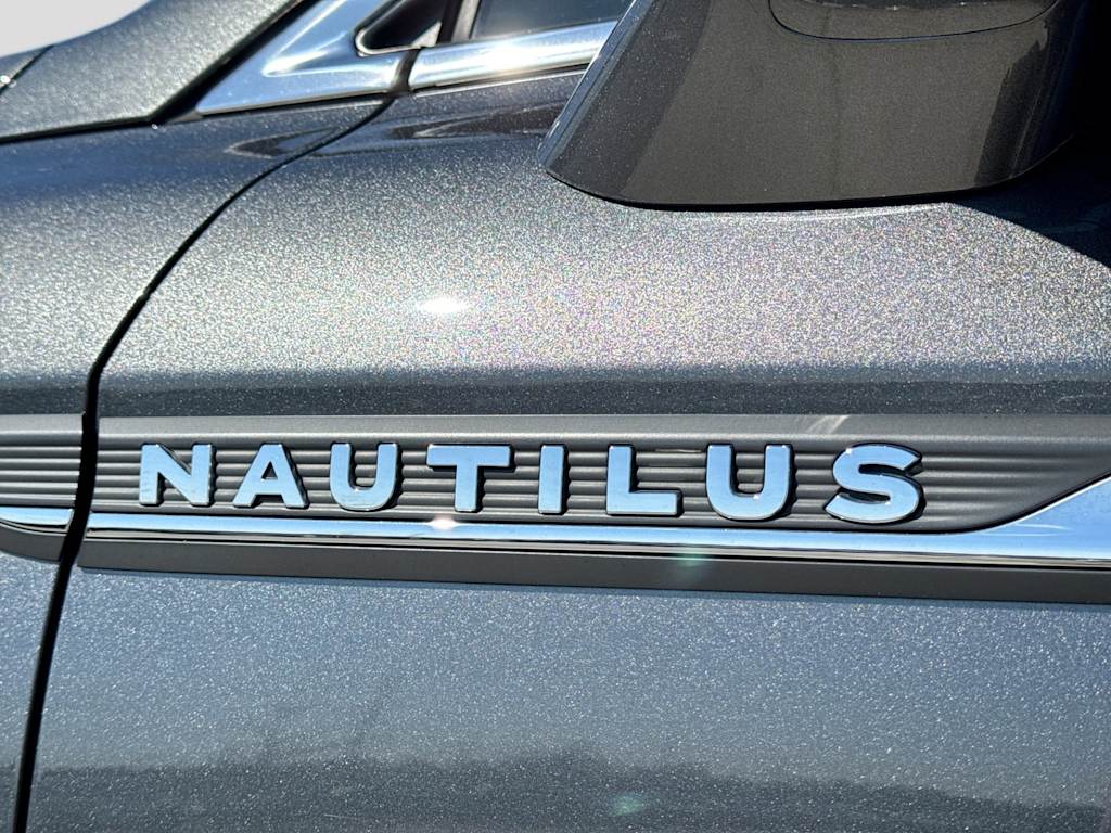 Thumbnail: 2019 Lincoln Nautilus - 3