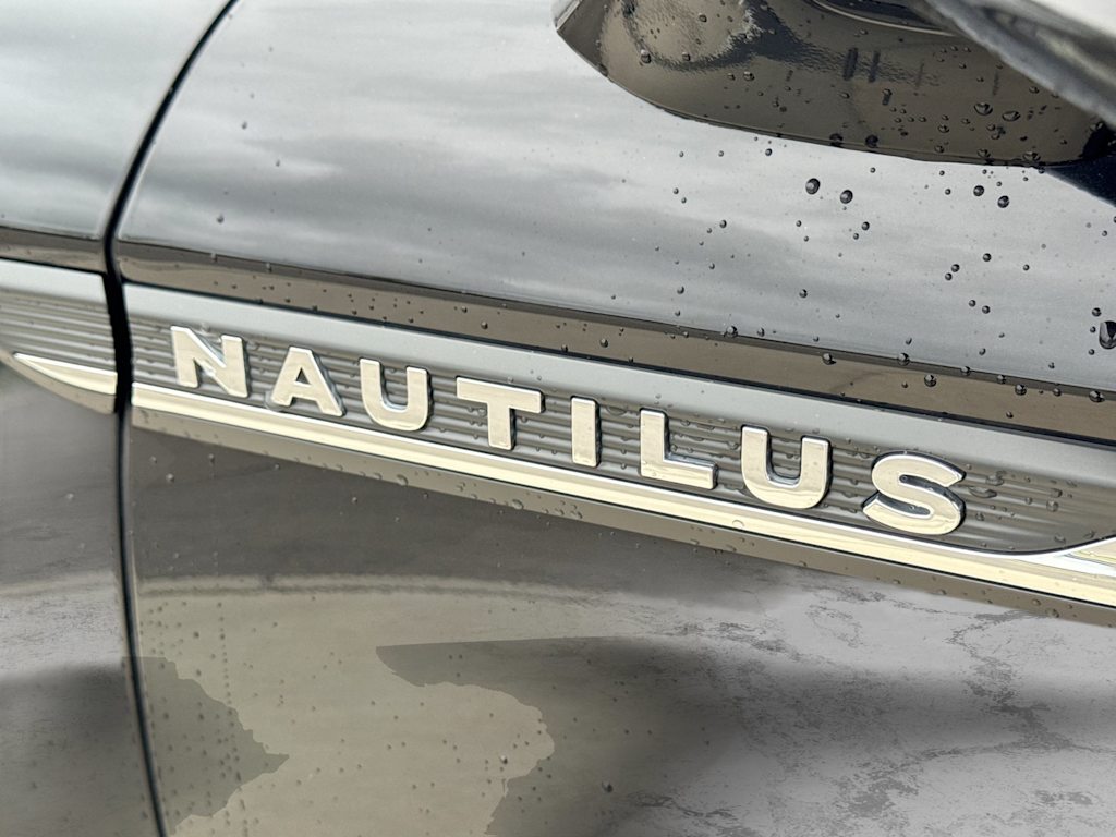 Thumbnail: 2020 Lincoln Nautilus - 23