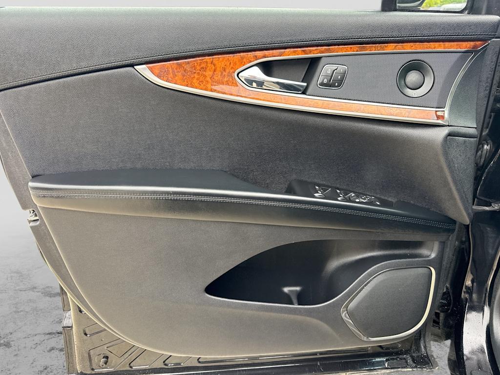 Thumbnail: 2020 Lincoln Nautilus - 34
