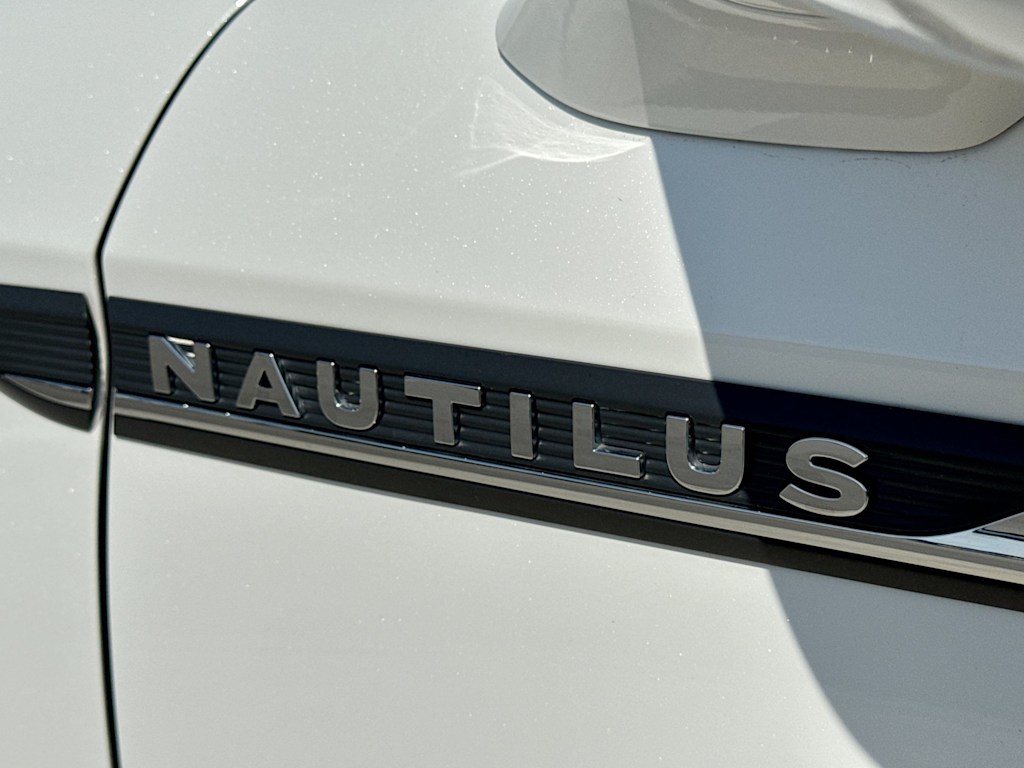 Thumbnail: 2023 Lincoln Nautilus - 6