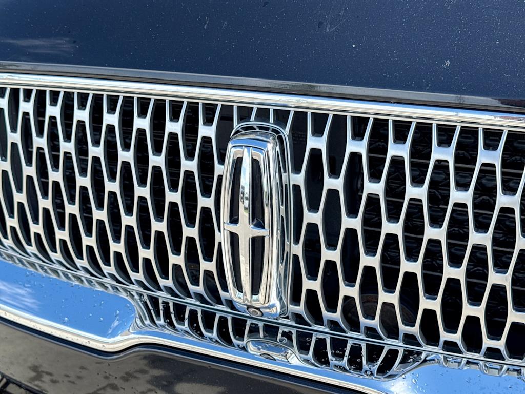 Thumbnail: 2019 Lincoln Nautilus - 17