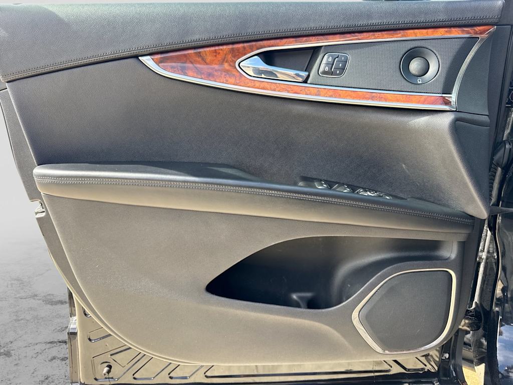 Thumbnail: 2019 Lincoln Nautilus - 34