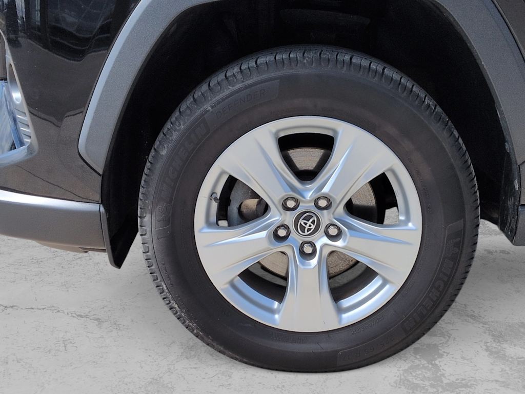 Thumbnail: 2019 Toyota RAV4 - 8