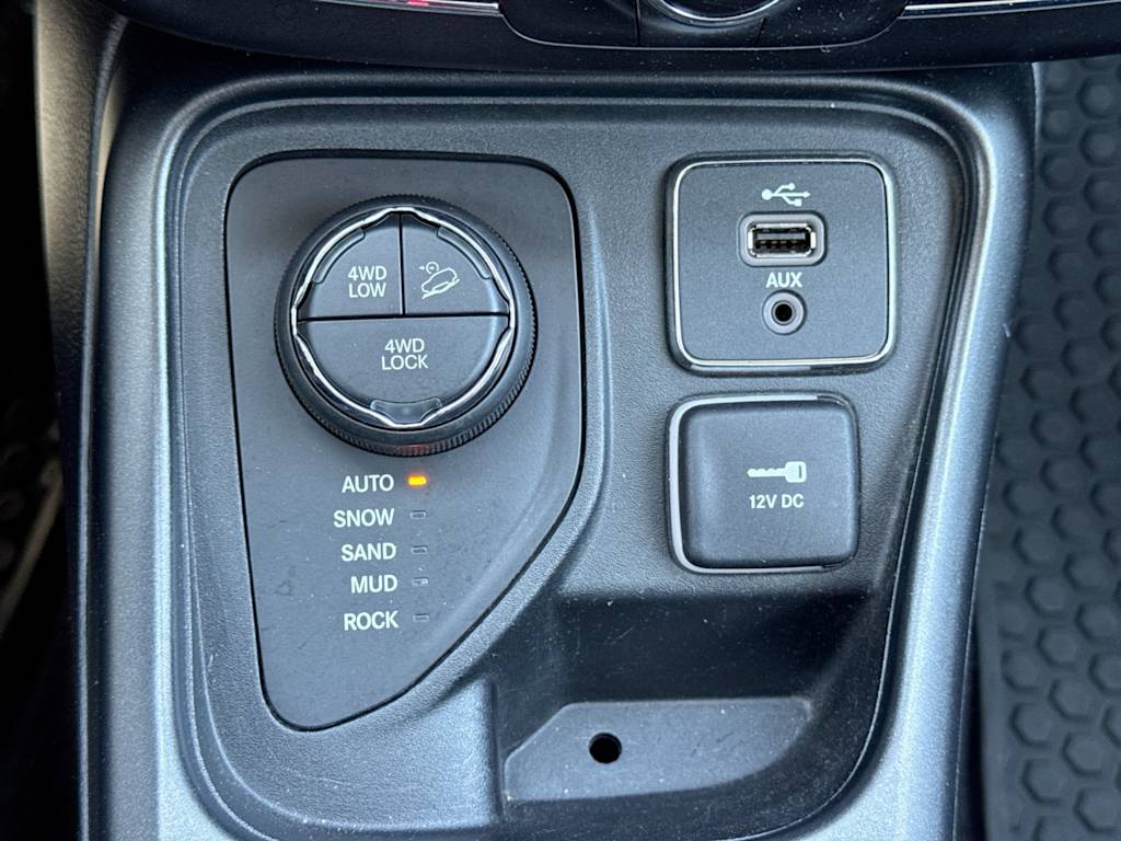 Thumbnail: 2018 Jeep Compass - 33