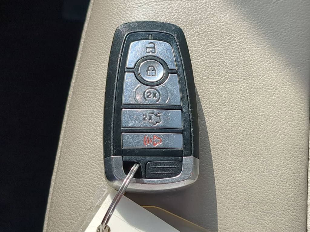 Thumbnail: 2017 Ford Fusion - 18