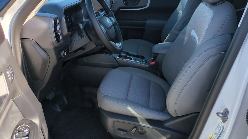 Thumbnail: 2025 Ford Bronco Sport - 11