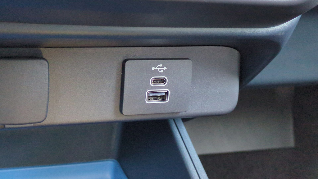 Thumbnail: 2025 Ford Maverick - 32