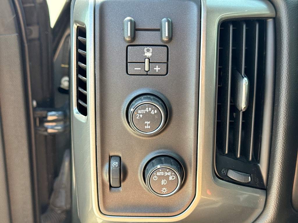 Thumbnail: 2017 Chevrolet Silverado 1500 - 28