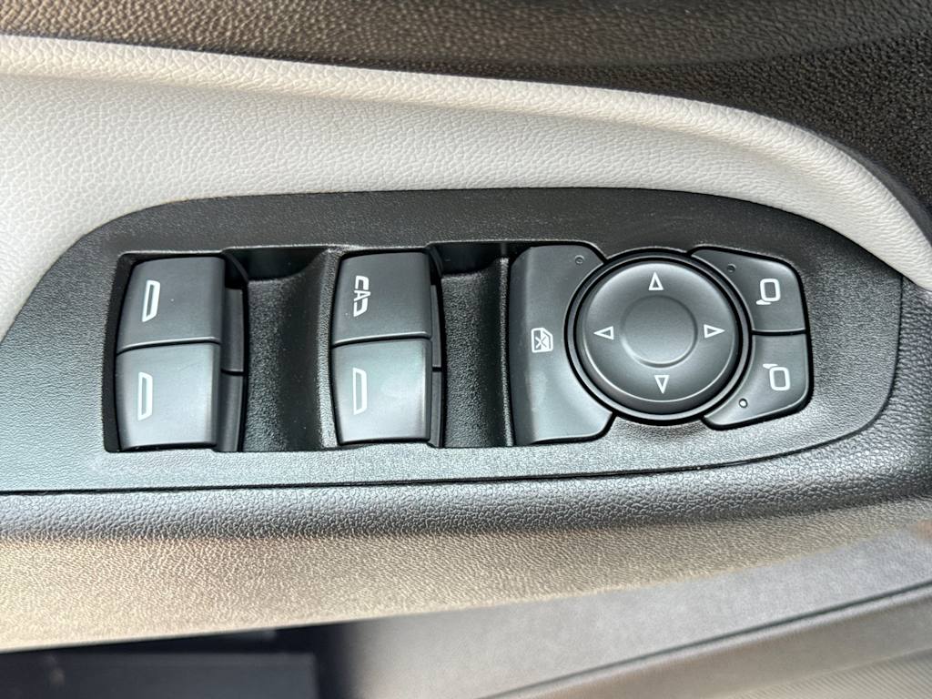 Thumbnail: 2020 Chevrolet Equinox - 24