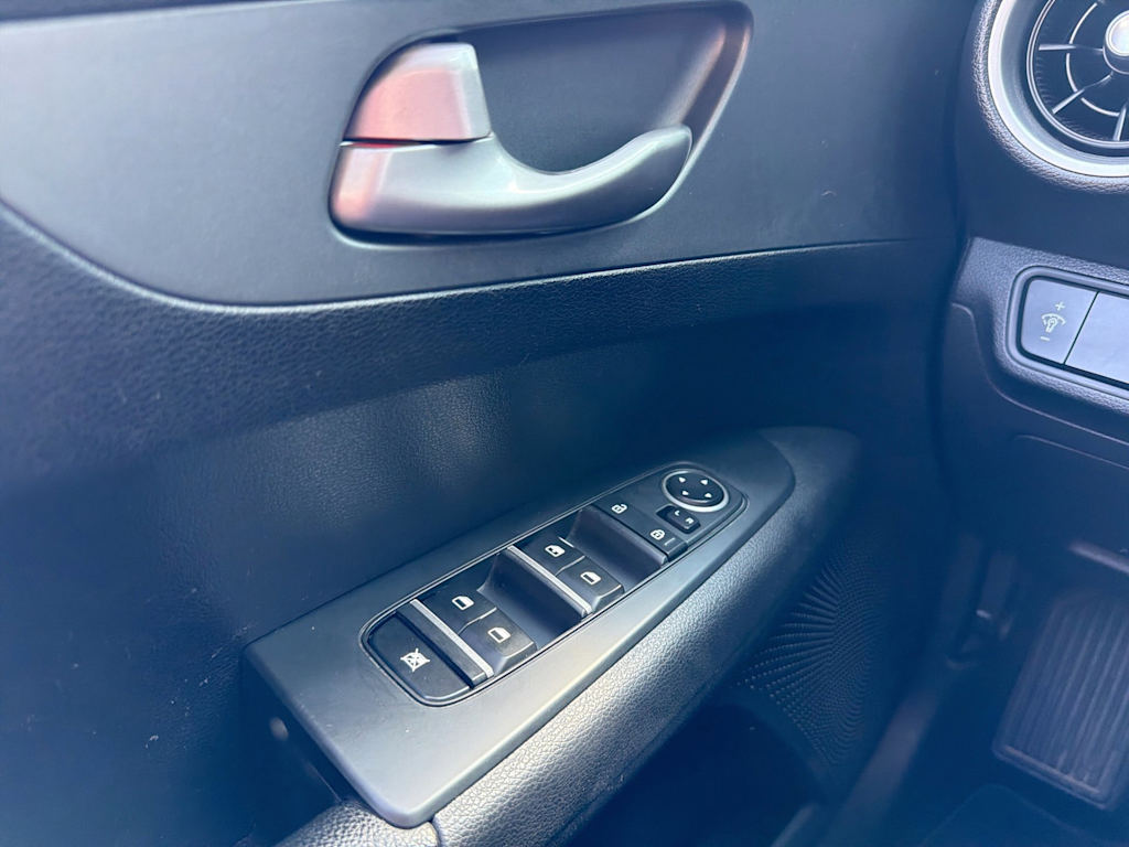 Thumbnail: 2021 Kia Forte - 23