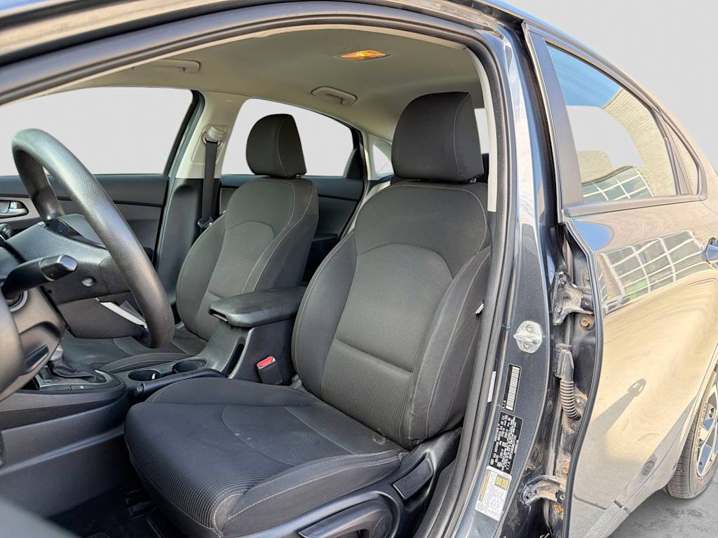 Thumbnail: 2021 Kia Forte - 12