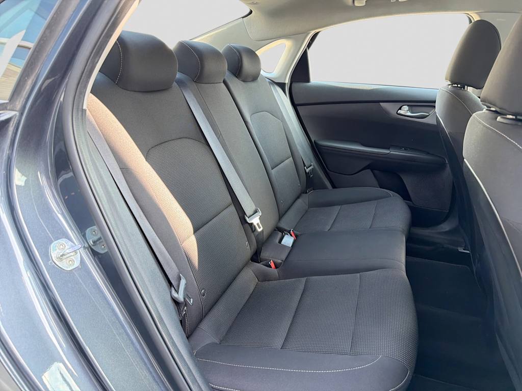 Thumbnail: 2021 Kia Forte - 25