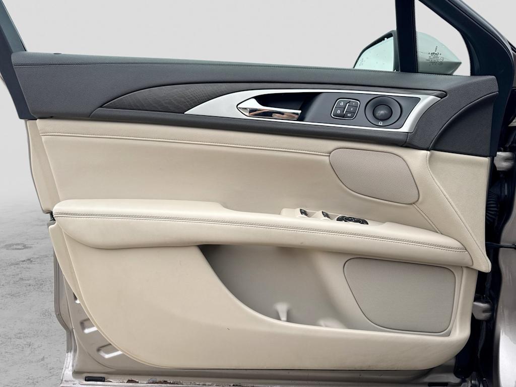 Thumbnail: 2020 Lincoln MKZ - 35
