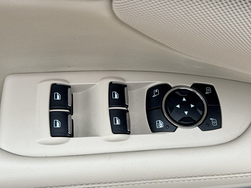 Thumbnail: 2020 Lincoln MKZ - 25