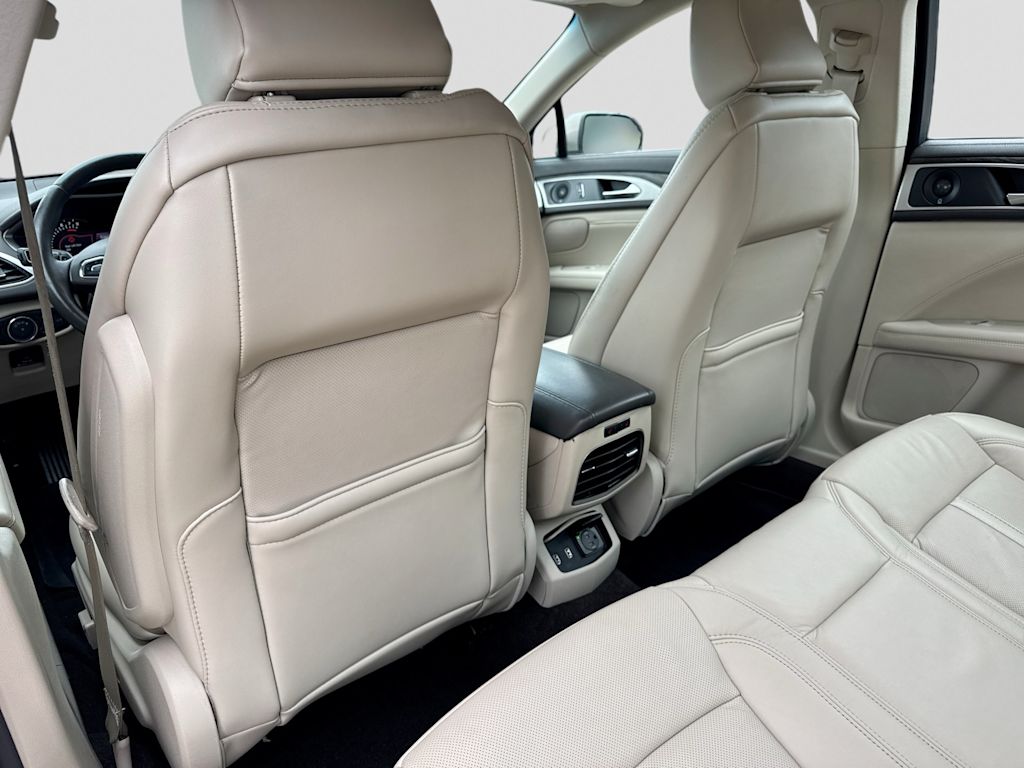 Thumbnail: 2020 Lincoln MKZ - 10