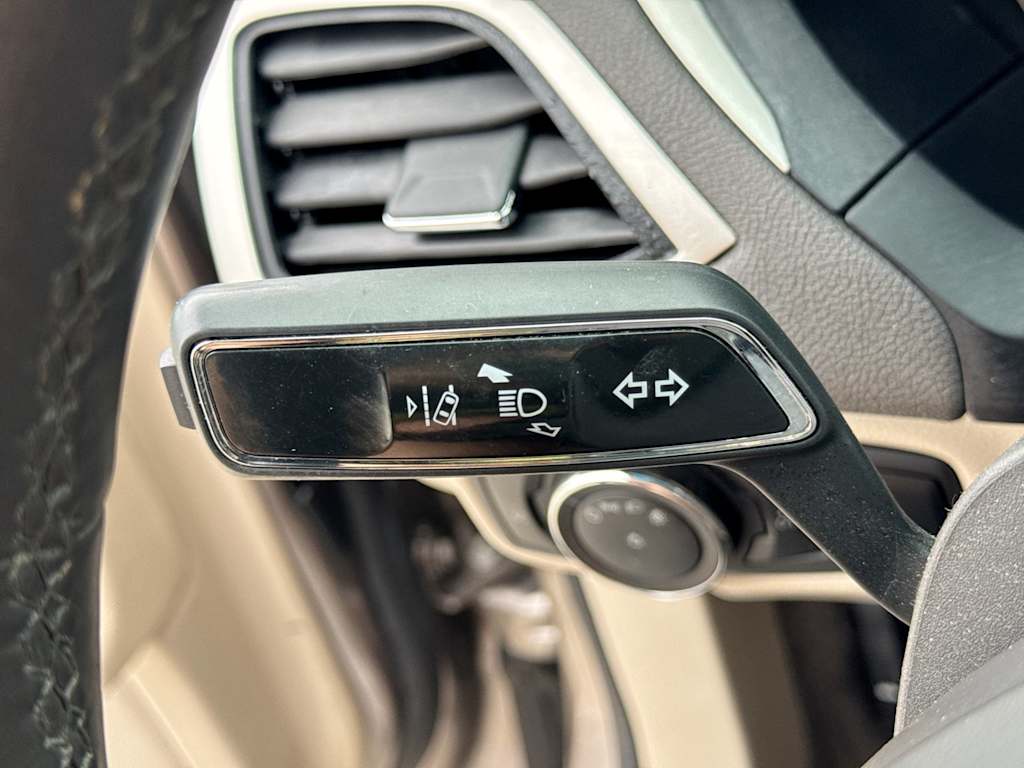 Thumbnail: 2020 Lincoln MKZ - 32
