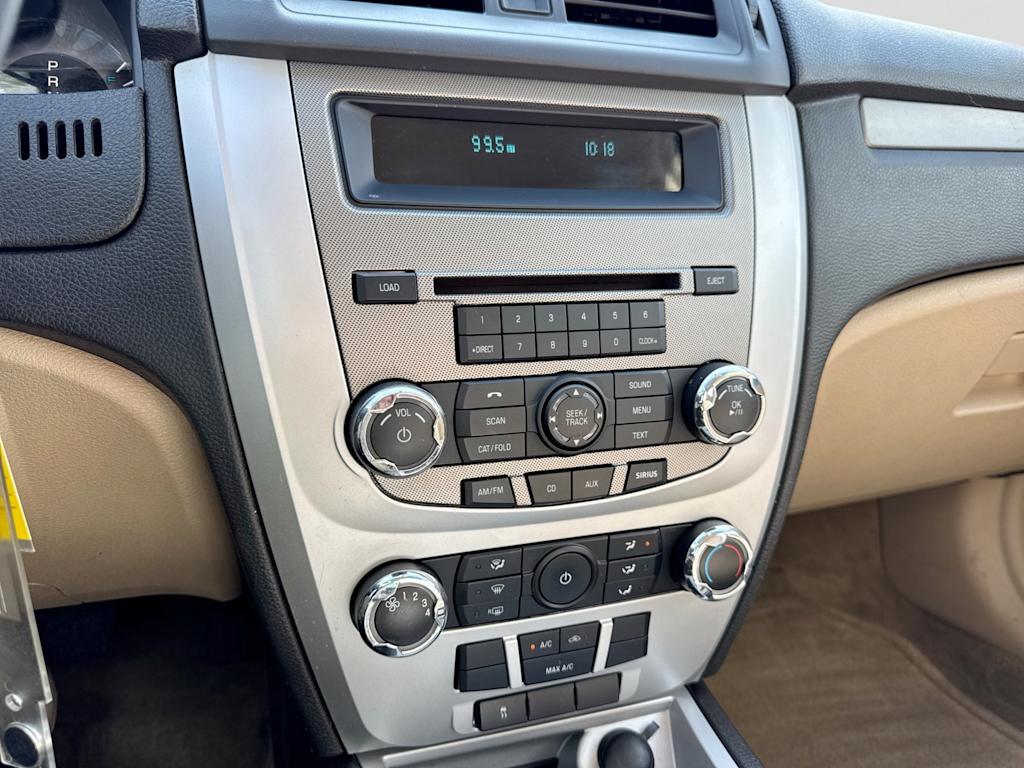 Thumbnail: 2010 Mercury Milan - 14