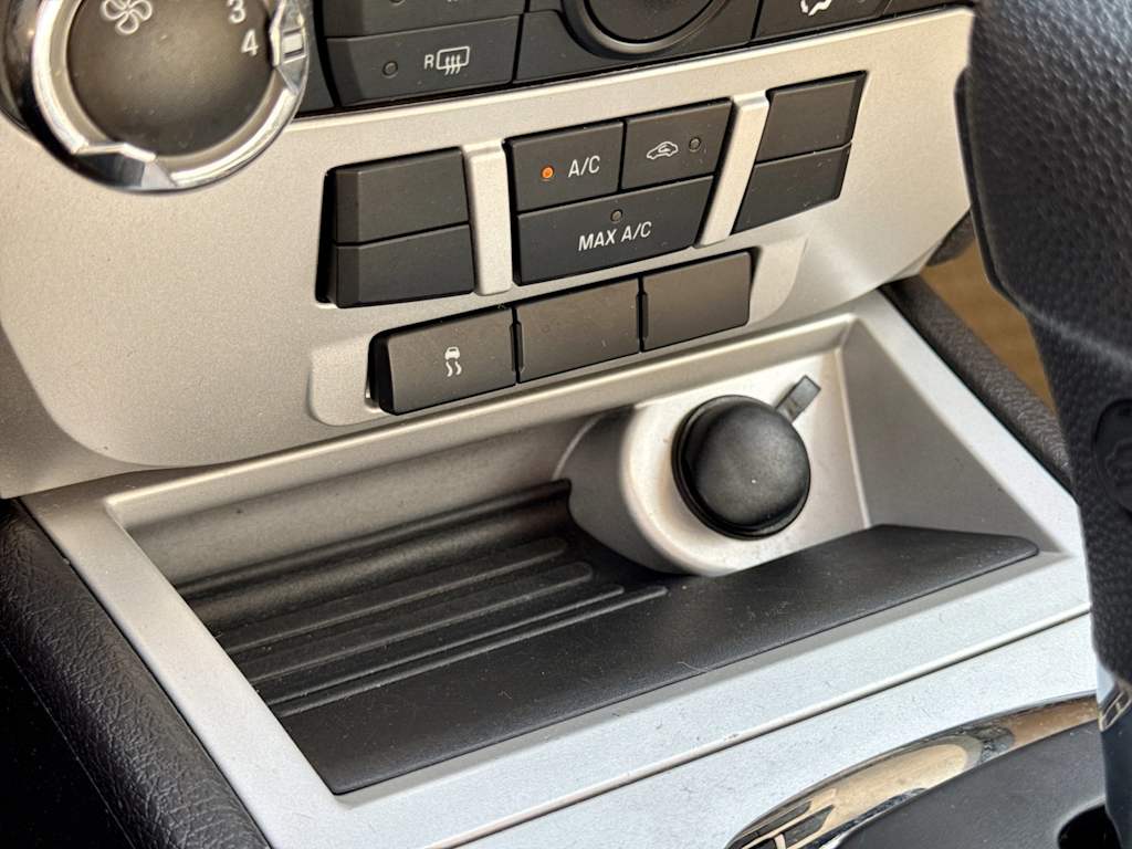 Thumbnail: 2010 Mercury Milan - 32