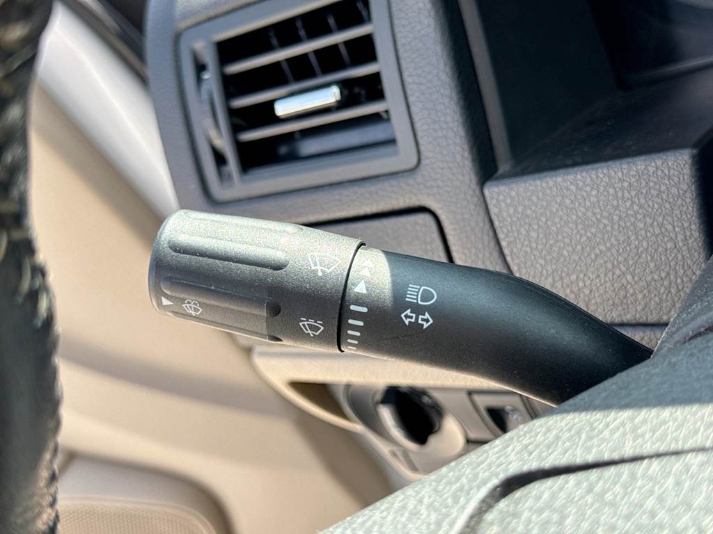 Thumbnail: 2010 Mercury Milan - 15