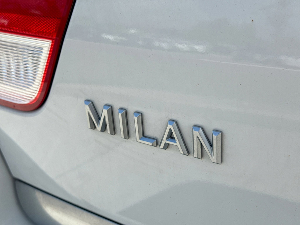 Thumbnail: 2010 Mercury Milan - 23