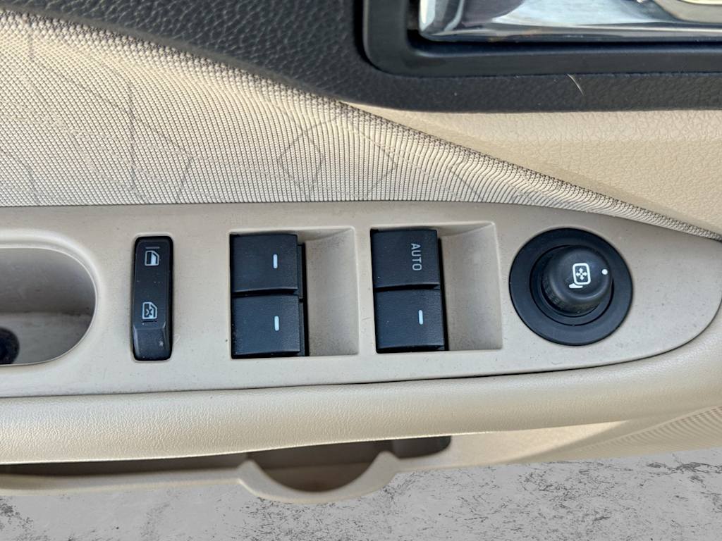 Thumbnail: 2010 Mercury Milan - 24