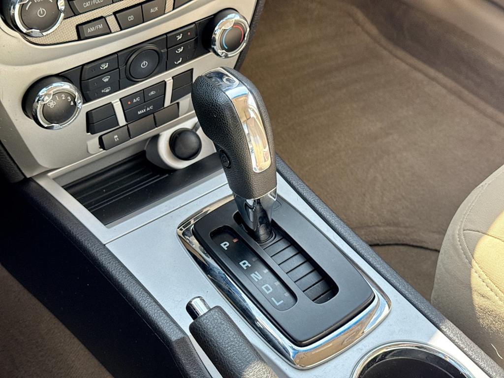Thumbnail: 2010 Mercury Milan - 33