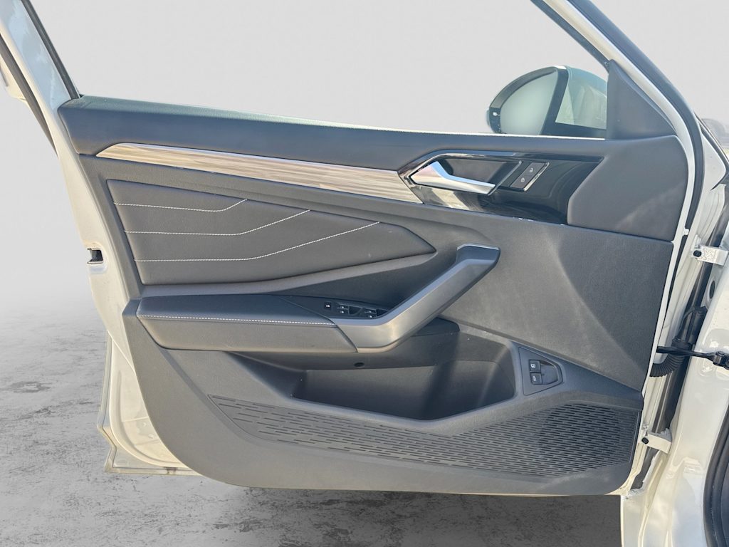 Thumbnail: 2024 Volkswagen Jetta - 33
