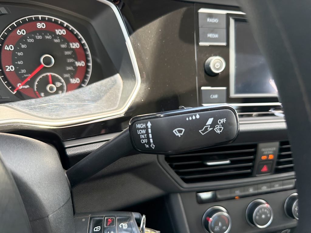 Thumbnail: 2019 Volkswagen Jetta - 30