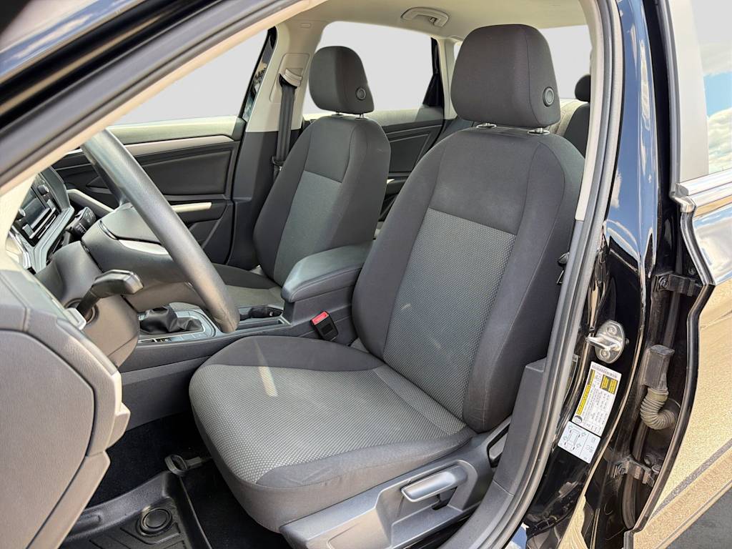 Thumbnail: 2019 Volkswagen Jetta - 10