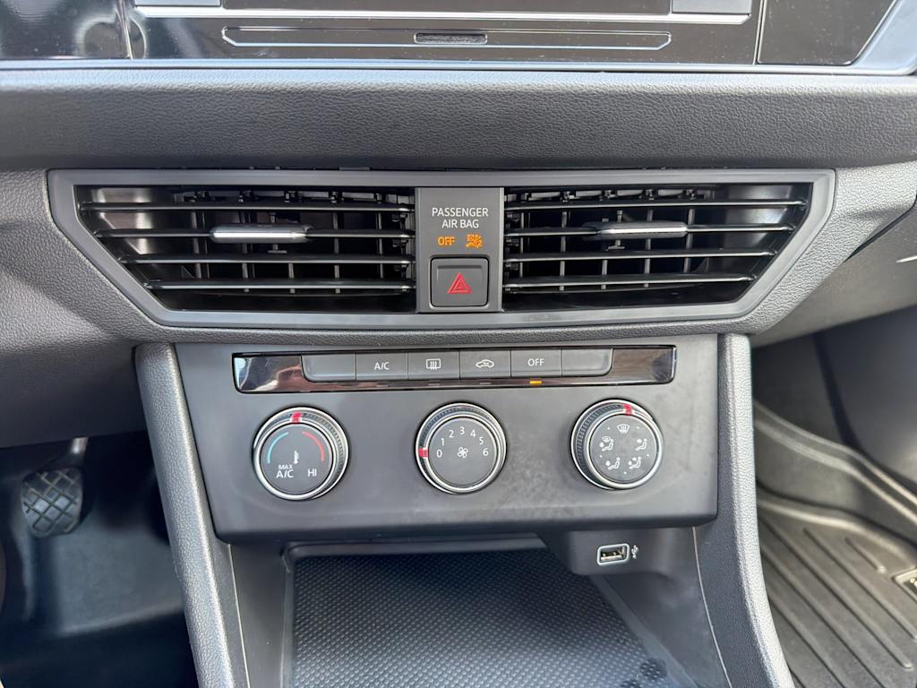 Thumbnail: 2019 Volkswagen Jetta - 32