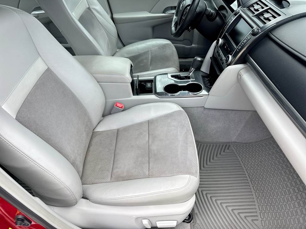 Thumbnail: 2012 Toyota Camry - 11
