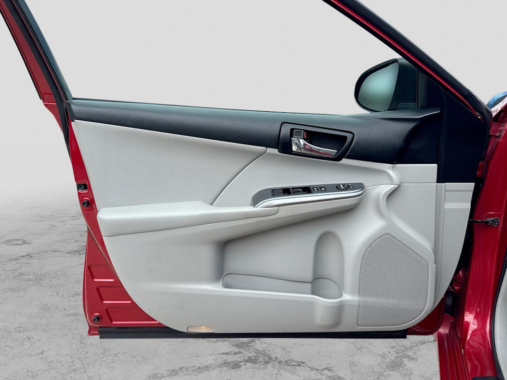 Thumbnail: 2012 Toyota Camry - 33