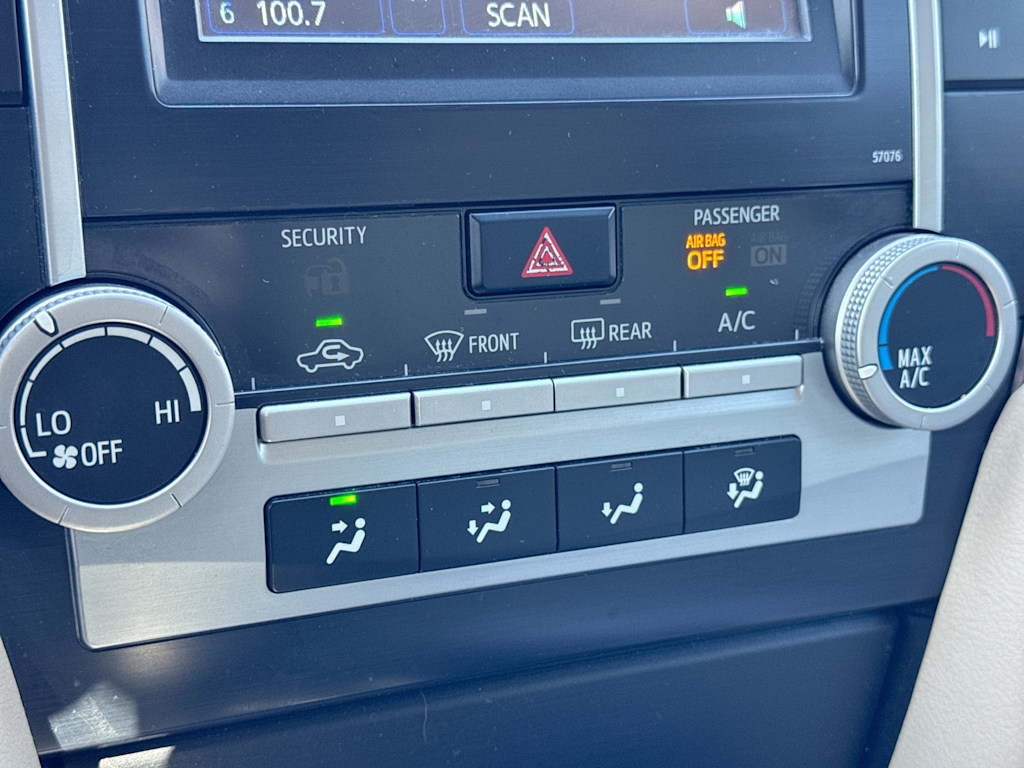 Thumbnail: 2014 Toyota Camry - 32