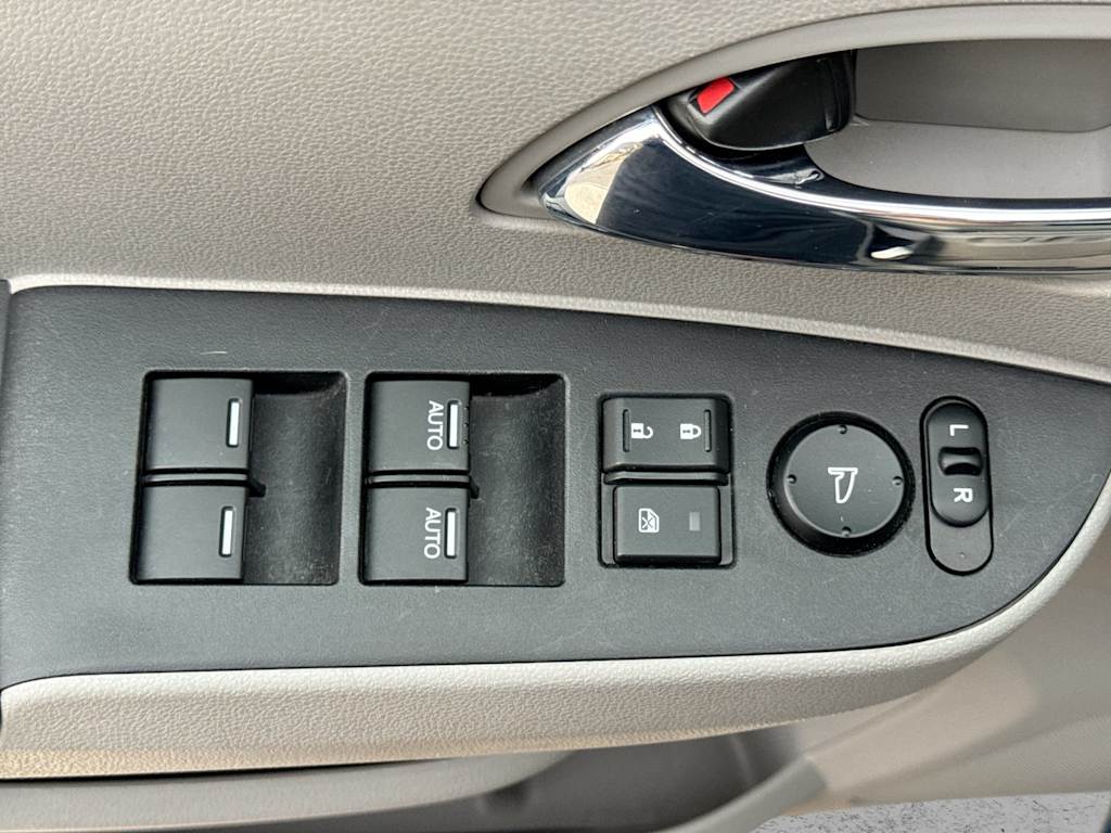 Thumbnail: 2017 Honda Odyssey - 25