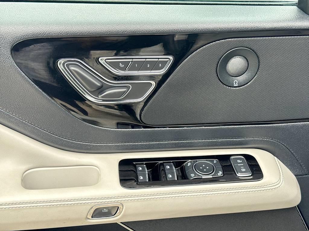 Thumbnail: 2025 Lincoln Aviator - 25