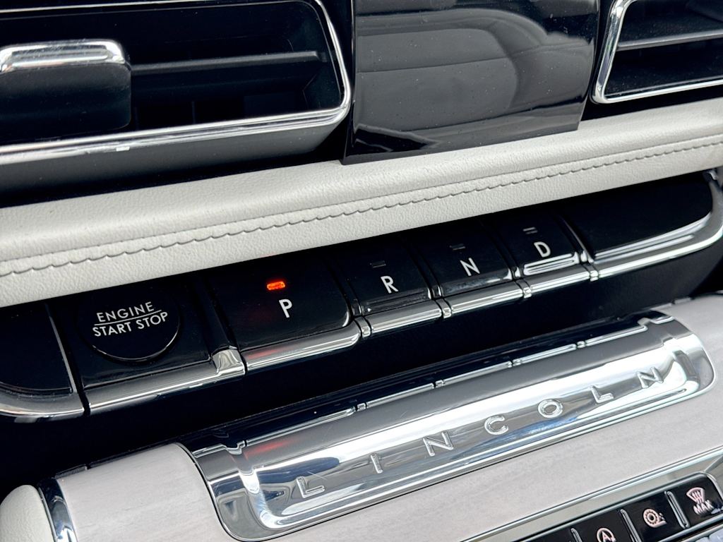 Thumbnail: 2025 Lincoln Aviator - 38
