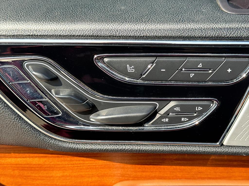 Thumbnail: 2019 Lincoln Navigator - 24
