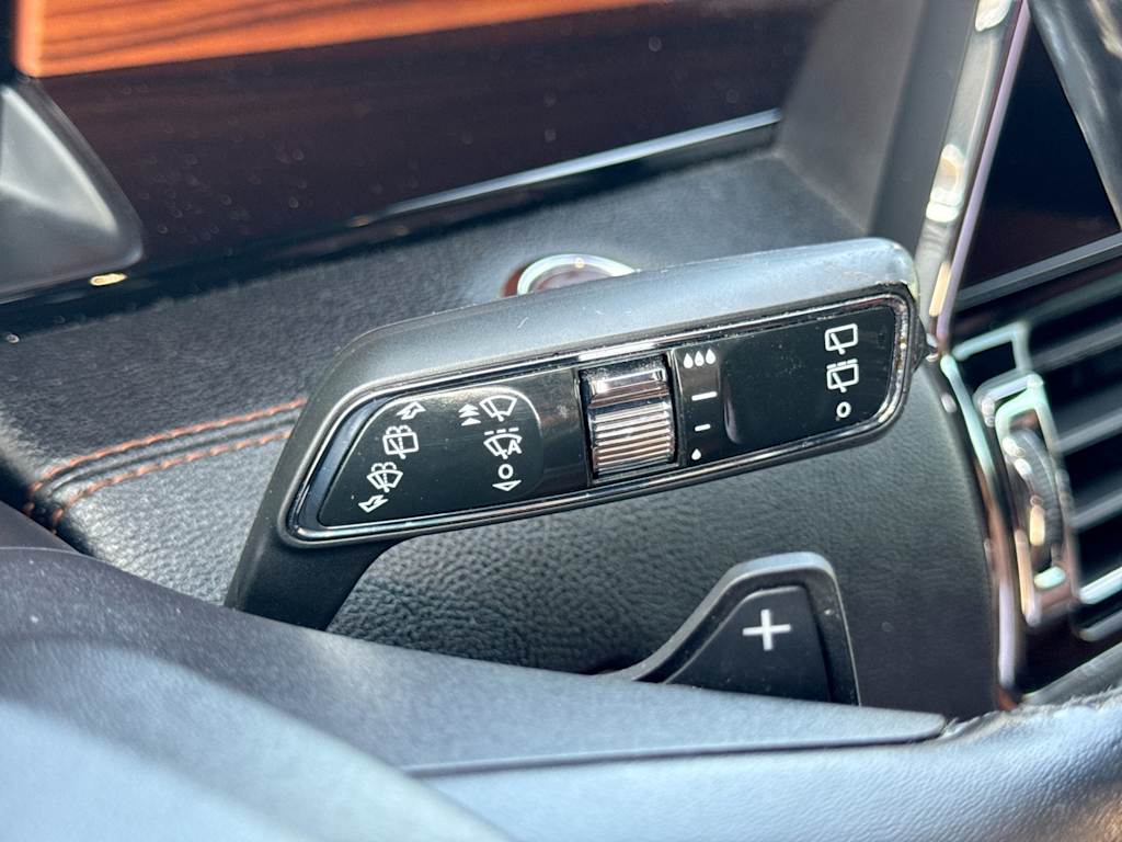 Thumbnail: 2019 Lincoln Navigator - 32