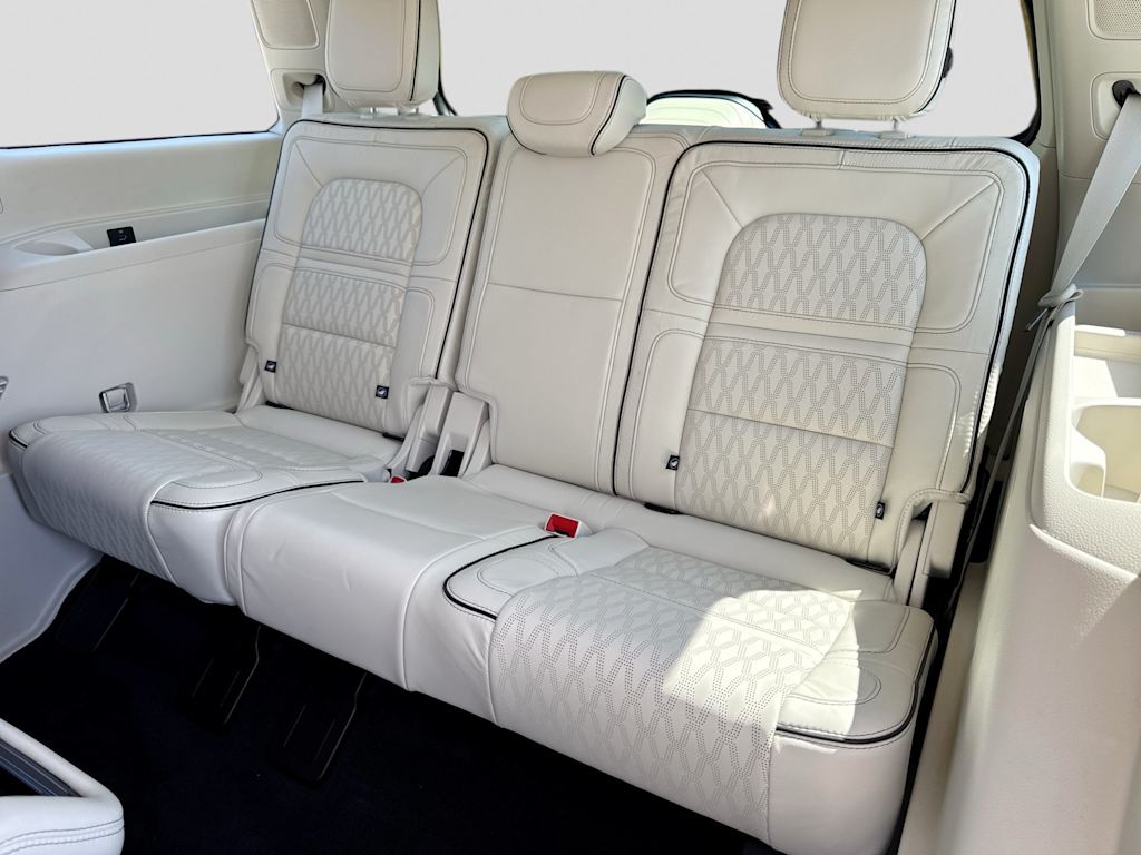 Thumbnail: 2021 Lincoln Navigator - 12