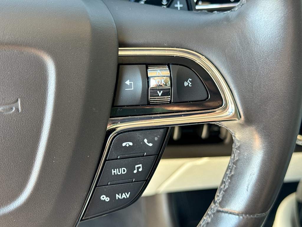 Thumbnail: 2021 Lincoln Navigator - 31