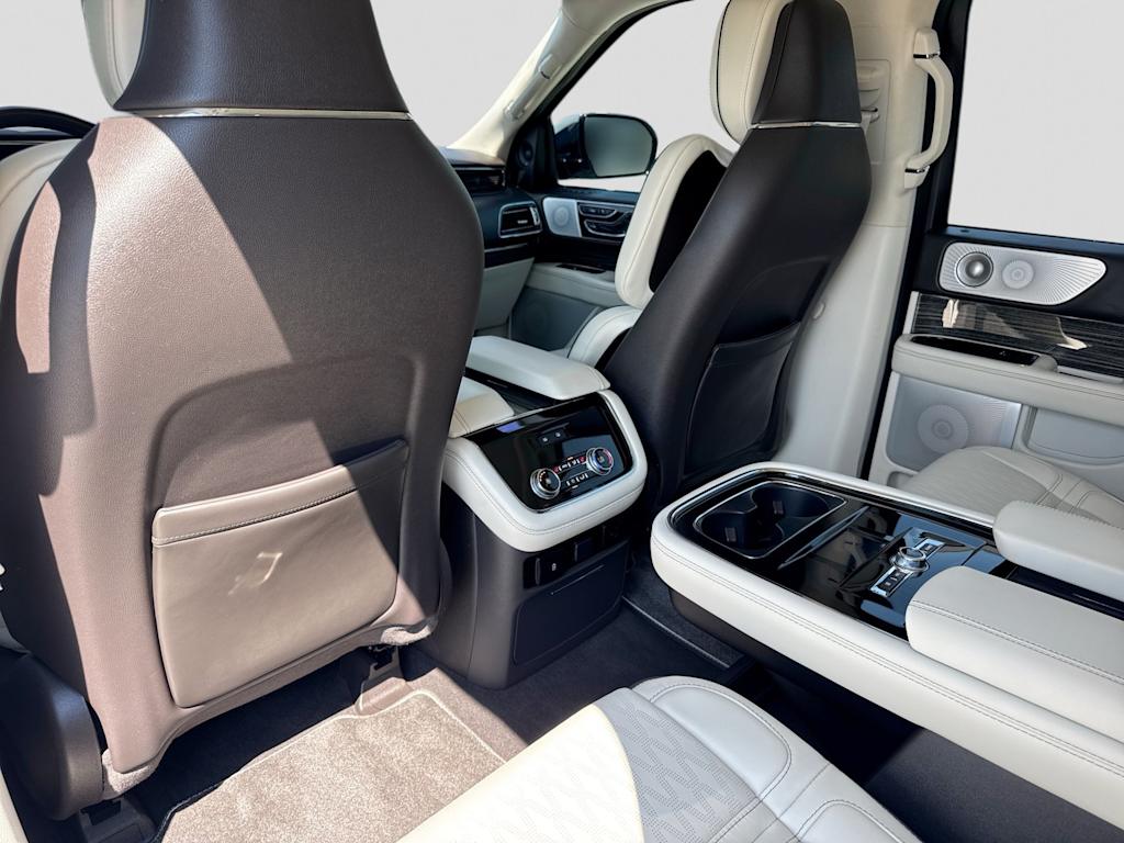 Thumbnail: 2021 Lincoln Navigator - 11