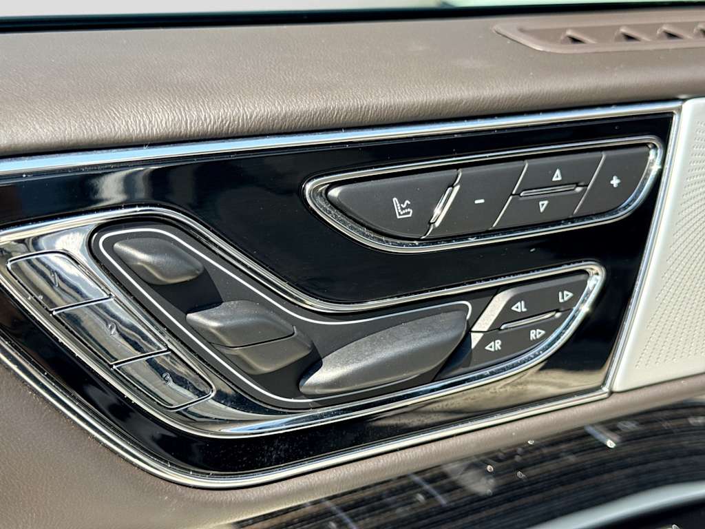Thumbnail: 2021 Lincoln Navigator - 25