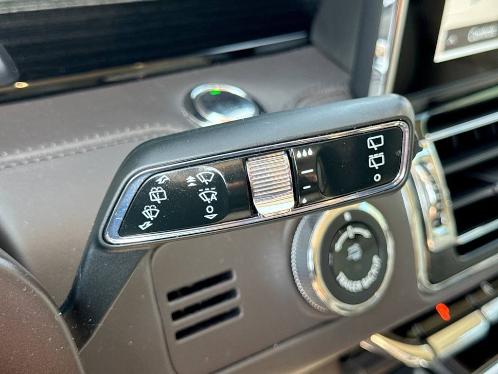 Thumbnail: 2021 Lincoln Navigator - 32