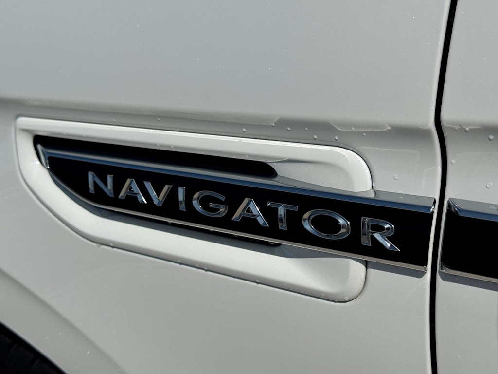 Thumbnail: 2021 Lincoln Navigator - 24
