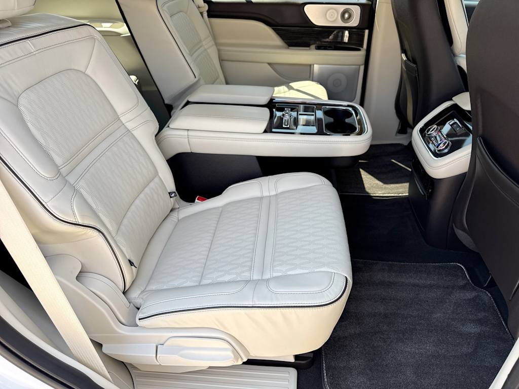 Thumbnail: 2021 Lincoln Navigator - 28